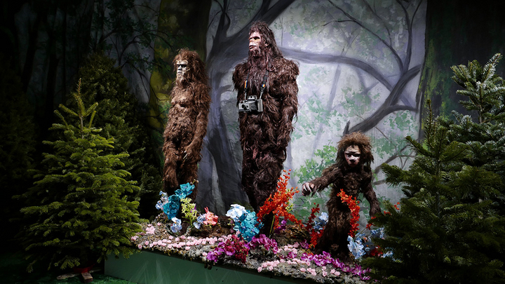 RON ENGLISH INSTALLATIONS  BIGFOOT TOURIST FAMILY (NFS)