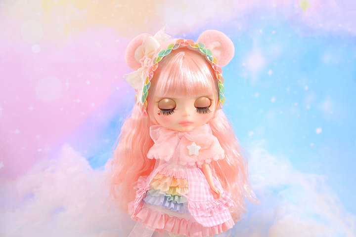 Care Bears™ Forever Group Show RAINBOWLAND OF CARE BEAR BLYTHE (EYES CLOSED)